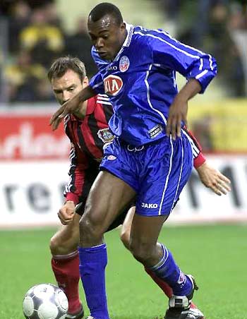 极速飞驰！25岁哈兰德狂轰英超百球，即将超越德罗巴和C罗